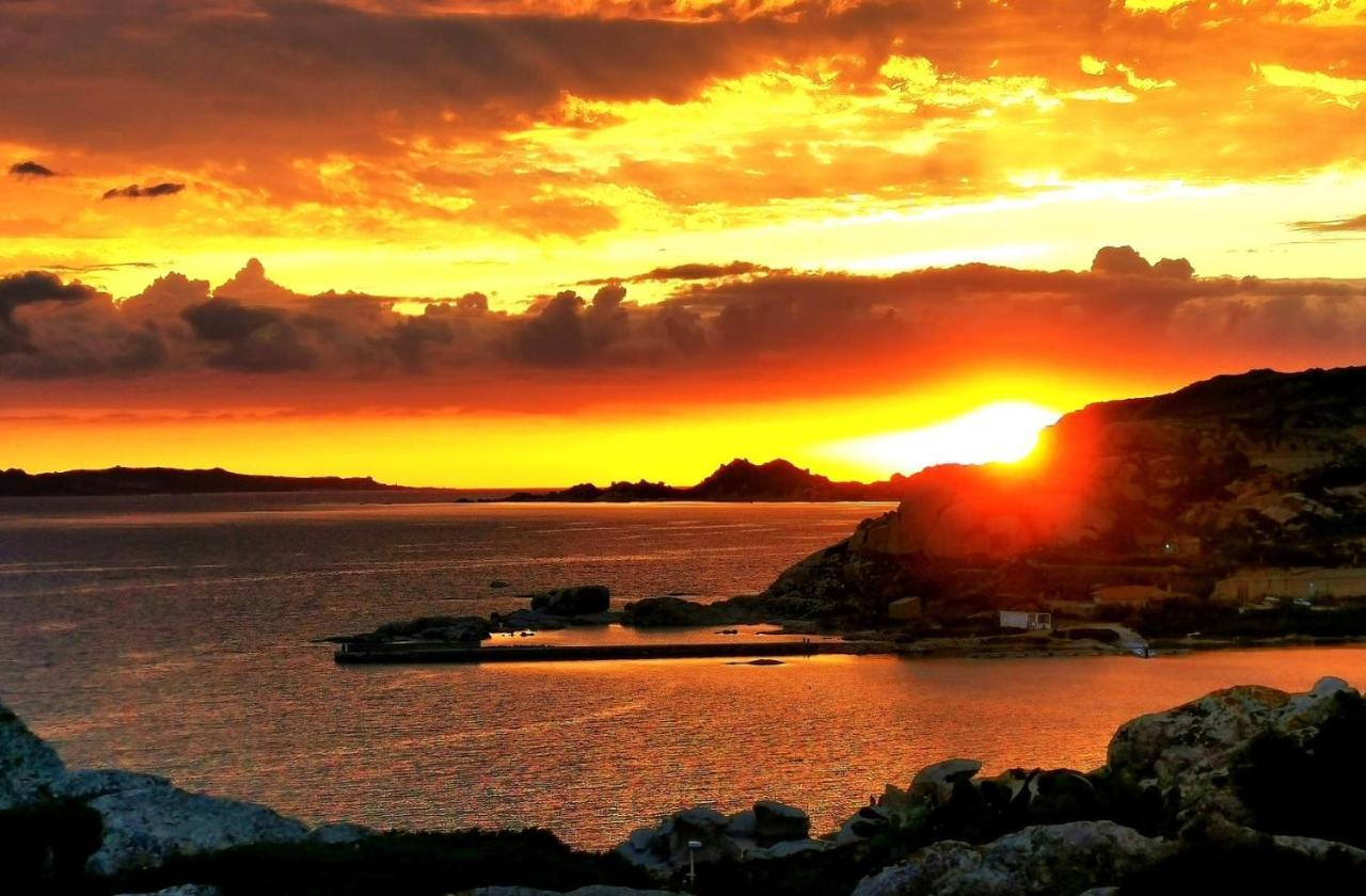 A Punta Tegge Il Mare La Spiaggia Il Tramonto Villa La Maddalena  Bagian luar foto